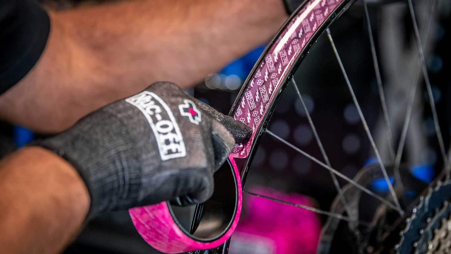 Muc-Off Tubeless Rim,  Adhesive Bike Tire Liner, Tubeless Tape for MTB/Road/Gravel Bikes, Tubeless Kit including 10m Roll of Bike Tape