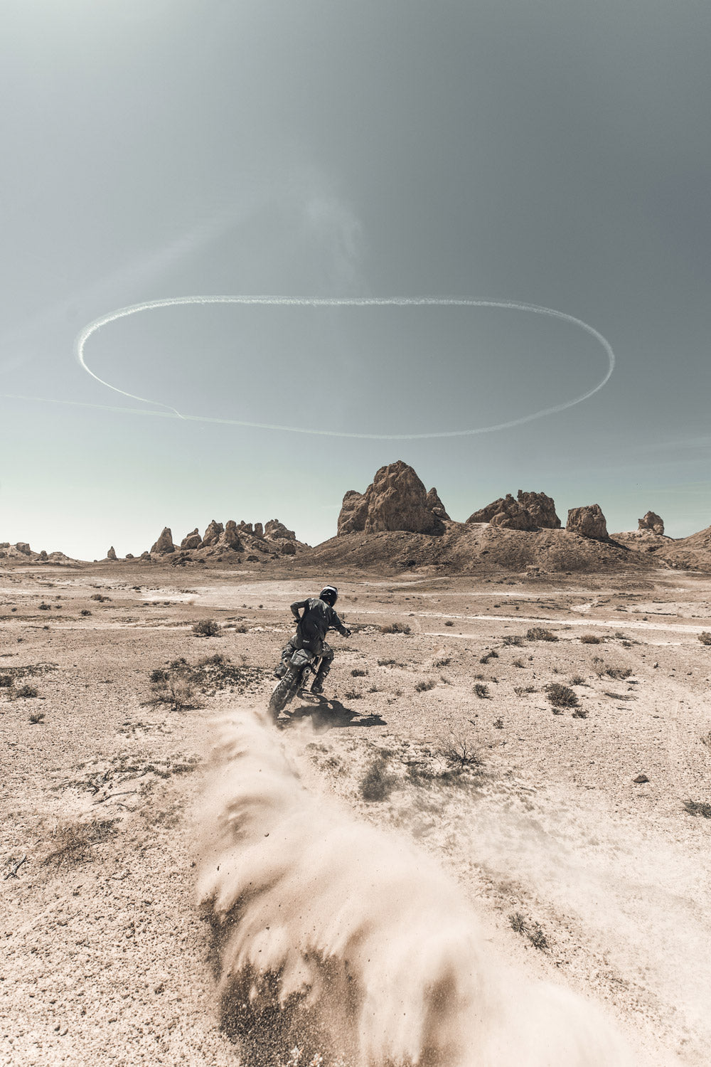 100% Strata 2 Sand Motocross & Mountain Bike Goggles - MX and MTB Racing Protective Eyewear